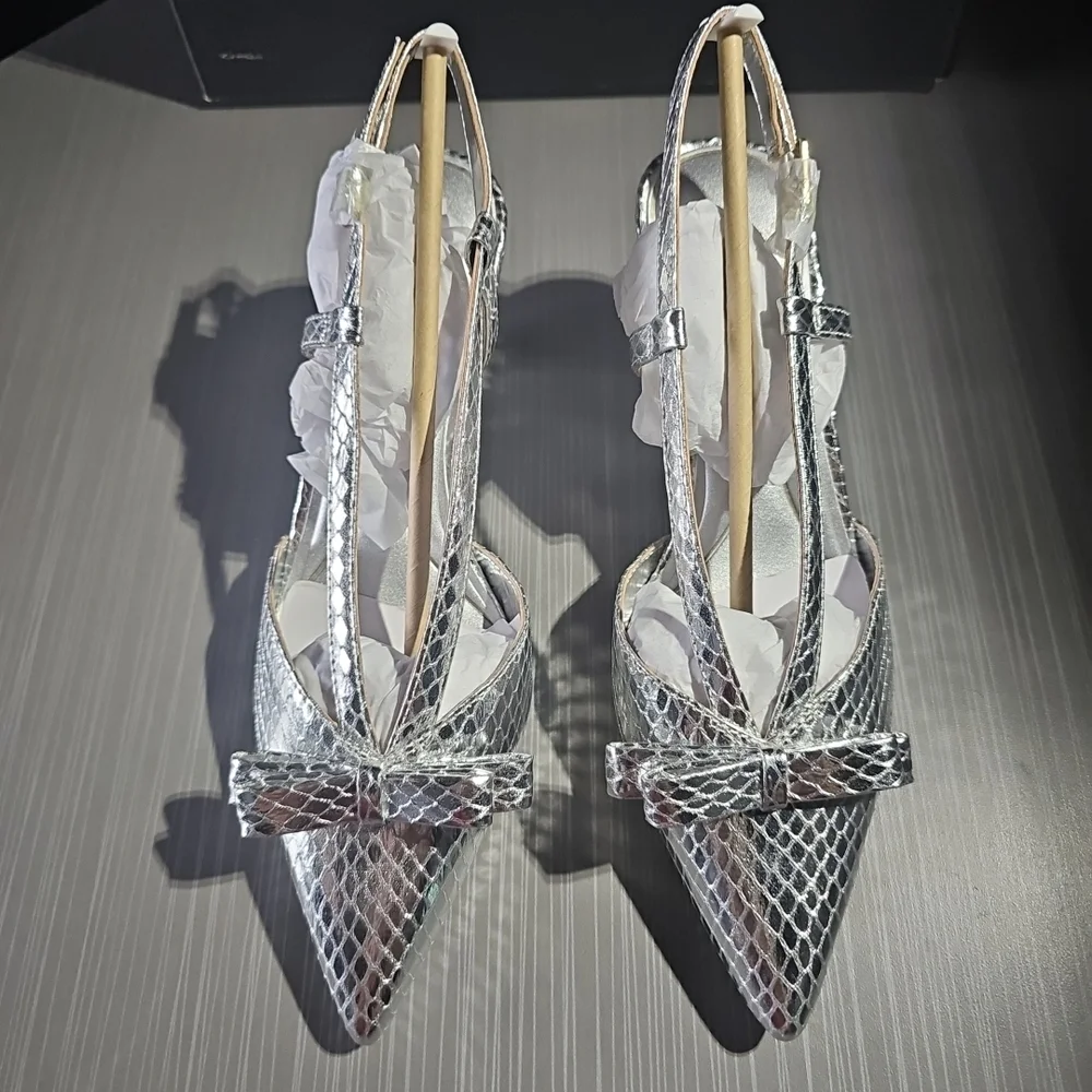 Kenneth Cole New York Umayra Silver Snake Pointed Toe Pumps Women's 7M NEW - Picture 2 of 12